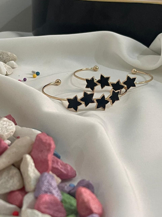 Black Stone Gold-Plated Bangle – Free Size